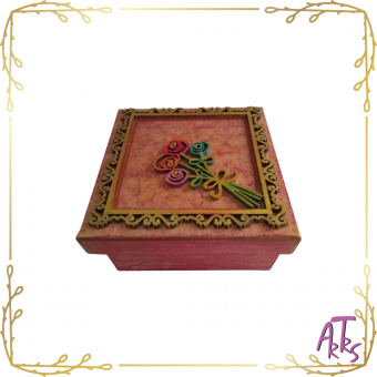 Porta-joias quadrado em MDF com buquê de flores